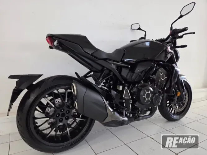 CB 1000R BLACK EDITION ABS / Reação Suzuki