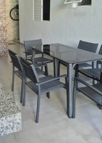 Mesa retangular com 6 cadeiras