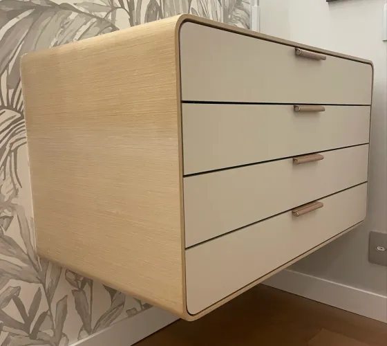 Cômoda sob medida em MDF Berneck e lâmina natural com ferragens Blum