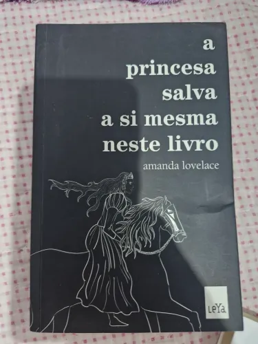 Livro: A princesa salva a si mesmo nesse livro. Em estado de novo.