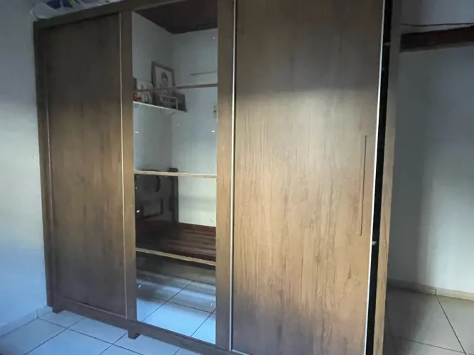 Guarda-Roupa Grande e Espaçoso - Usado, em Bom Estado