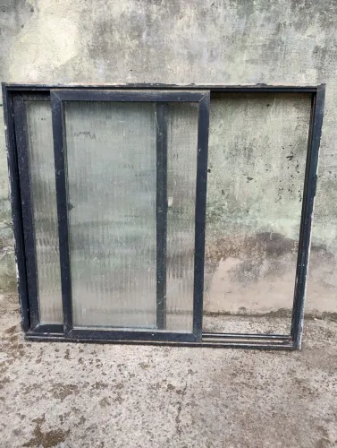 VENDO JANELA DE ALUMÍNIO PRETO