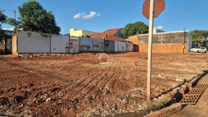 TERRENO DE ESQUINA PROXIMO AO COLEGIO MILITAR