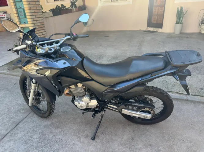 Moto pouco rodada tudo em dia só transferi