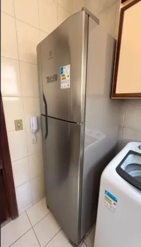 Geladeira Eletrolux Frost Free congelamento turbo 400L cor Inox