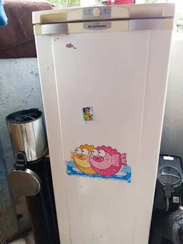 180 geladeira pra ir logo tá gelando