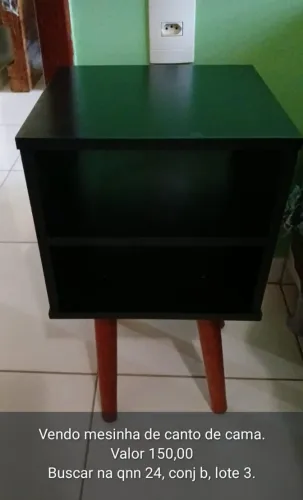 Vendo mesinha canto de cama