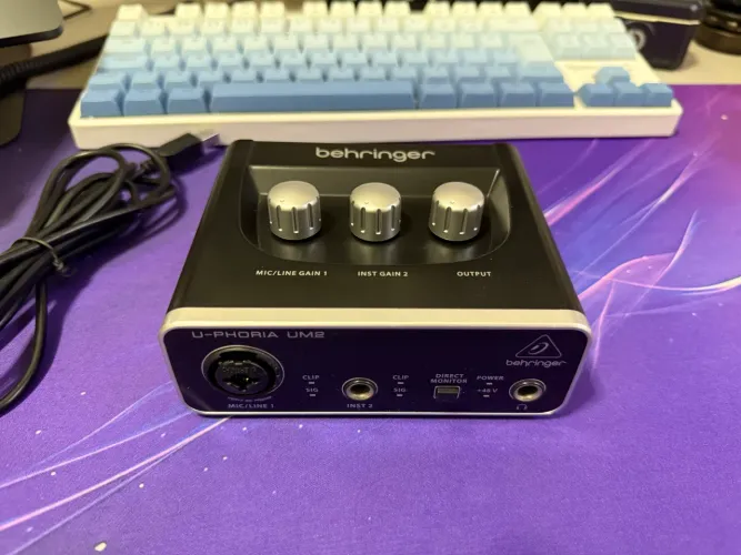 Interface U-PHORIA UM2 behringer