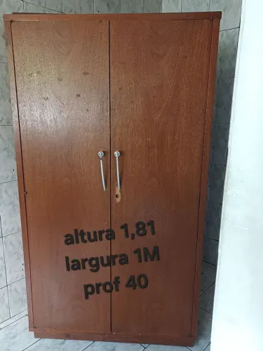 Guarda roupa solteiro de madeira