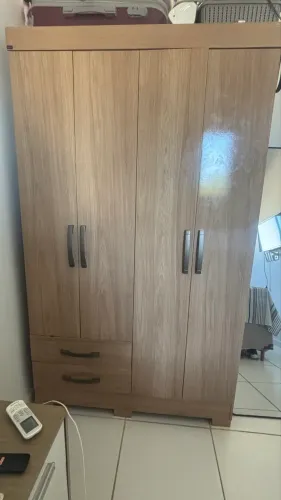 Guarda roupa solteiro 4 portas e 2 gavetas