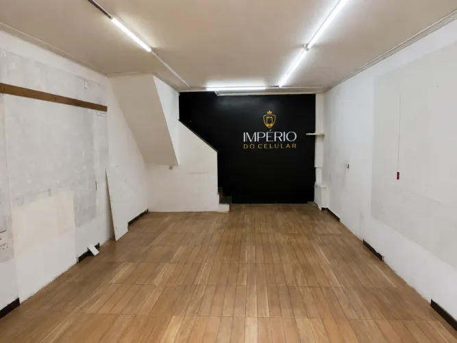 Locação - Loja com sobreloja e banheiro na Galeria Bellini na Rua Bastista de Oliveira com