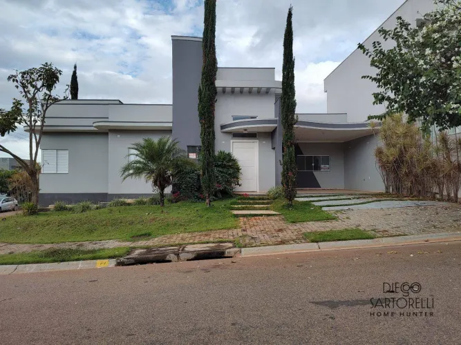 Casa Moderna em Esquina Privilegiada - Condomínio Flamboyant (305m² de Terreno)