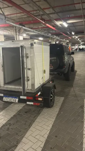 Bau térmico com reboque 
