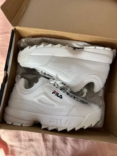 Tênis Fila novo na caixa calça 37/38 - R$389 (no site R$699)