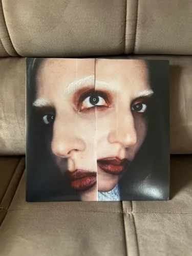 LADY GAGA - MAYHEM (ALT COVER + BONUS SONG) *AUTOGRAFADO*