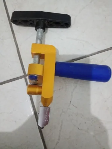 Cortandor de piso e vidro 