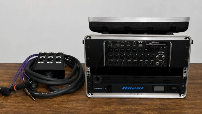 Rack K-Audio com, mesa behringer X18 + regua energia +  modem e  brinde, uma medusa 6 vias