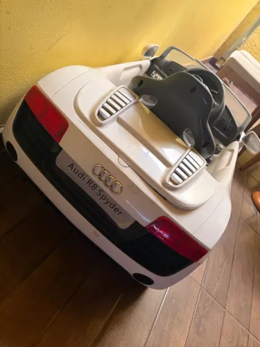 Carro elétrico infantil