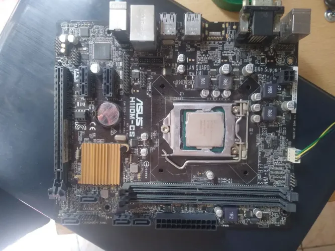 VENDO PLACA MÃE E PROCESSADOR,AMBOS FUNCIONANDO PERFEITAMENTE.