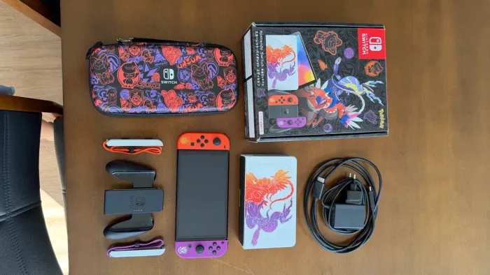Nintendo Switch OLED Pokémon Scarlet/Violet Edition + Caixa + Case