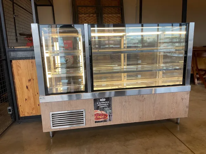 Balcão refrigerador com estufa 2 em 1