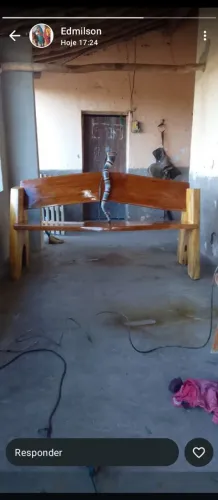 Banco rústico de madeira