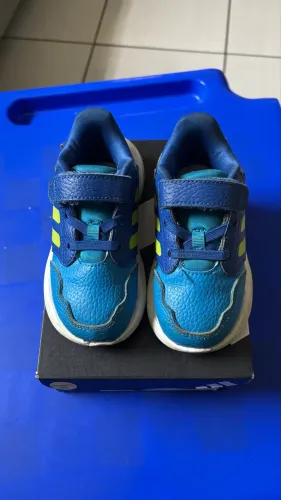 Tênis adidas infantil n. 22
