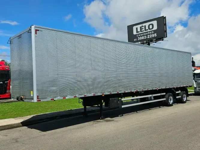 Baú 2 Eixos Nostra Ano 27 0KM Pronta Entrega 30 plt 15.40 x 2.90 Pneu e rodas alumínio