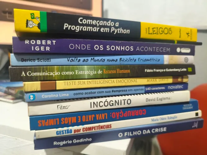 Livros diversos e revistas raras 