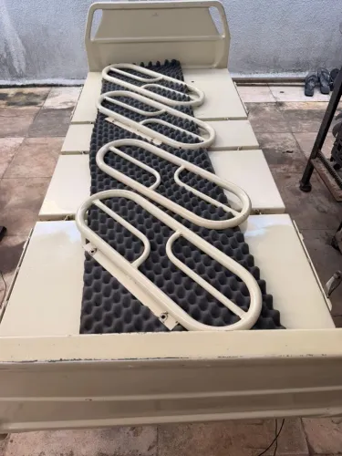 Cama hospitalar motorizada