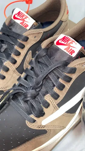 ? TRAVIS SCOTT x AIR JORDAN 1 LOW ?MOCHA?