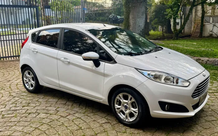 Ford Fiesta 1.6 16V Flex Aut. 5P 2015