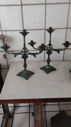 Par de castiçal de bronze antigo