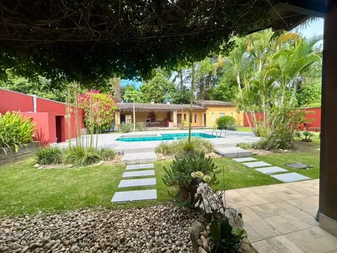 Casa Térrea com quartos no Condomínio Ponte de Pedra - Guararema - SP