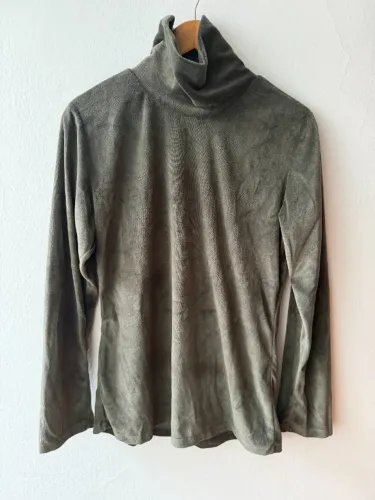 Blusa Gola Alta Aveludada Dalia Franco Verde Militar Tam G