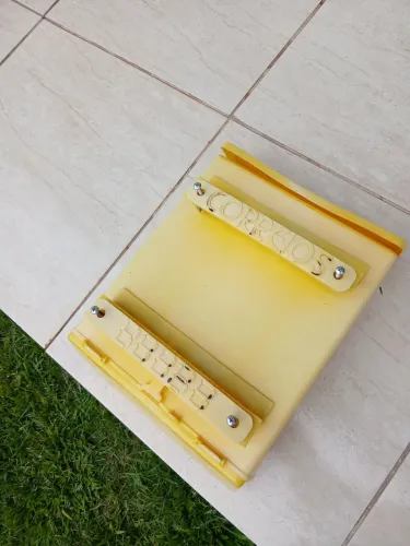 Caixa de correio embutir pvc amarelo 