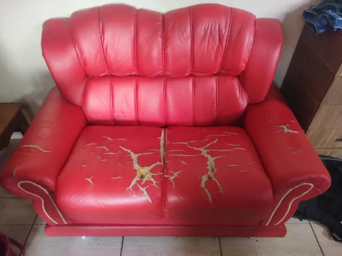 Preciso vender estes dois sofás,pois não tenho espaço aqui em casa