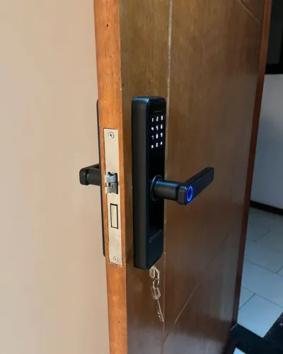 Instalação de portas e fechadura eletrônico
