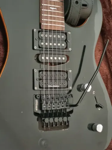 Guitarra + case + cabos Santo Ângelo + cuvave