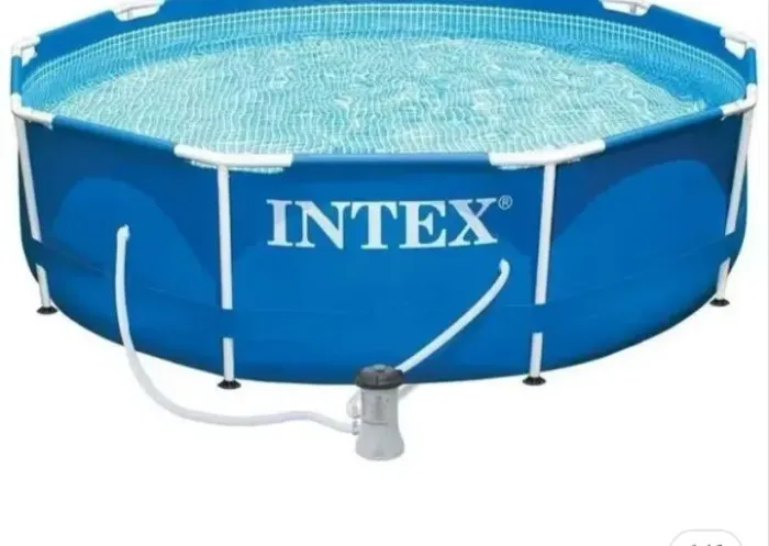 Piscina só usada uma vez com bomba filtrante