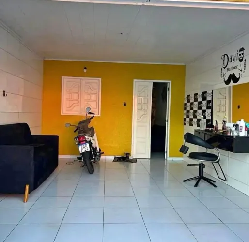 Vende-se casa no Guamá kf