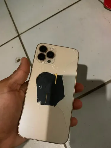 iPhone X montado no 13 pro 