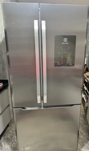 Geladeira Electrolux Frost Free DM83X, com excelente capacidade total de 579 litros