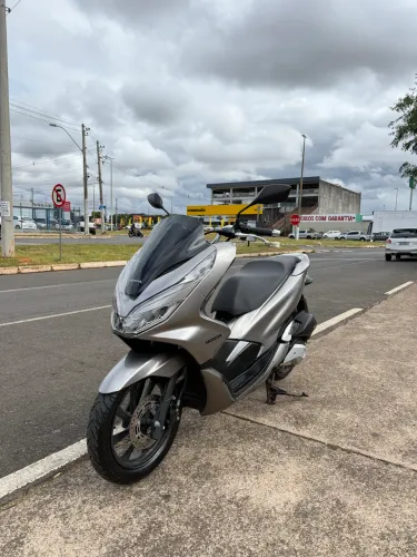 LINDA e EXCELENTE HONDA PCX 19/19 DLX Automática passo cartão de crédito!