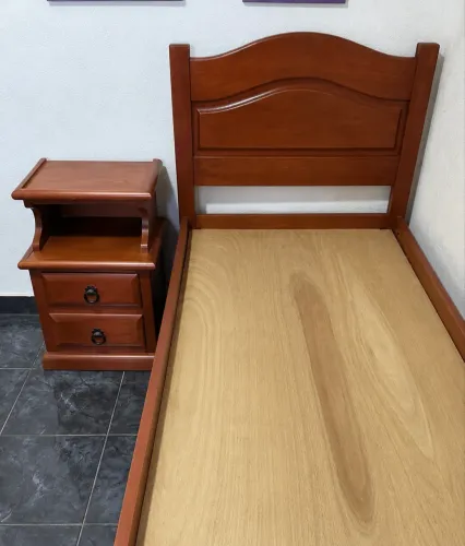 Cama solteiro com mesinha de madeira maciça!