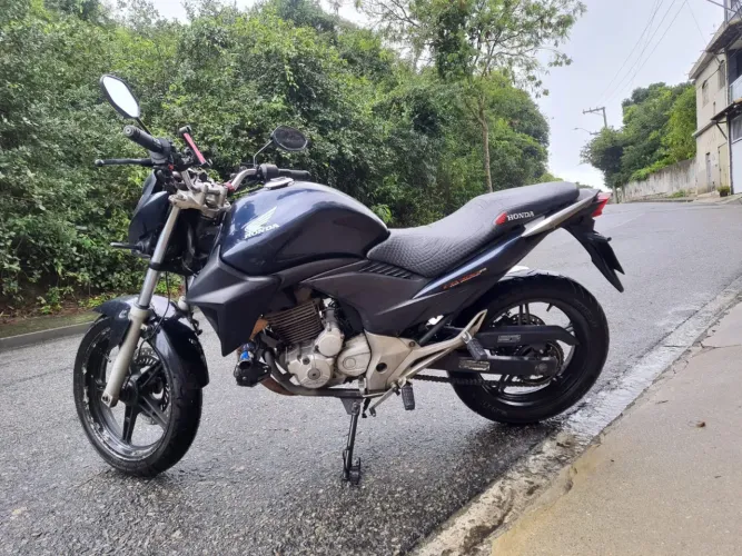 HONDA CB300R À VENDA