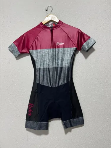 Roupa de ciclismo feminina