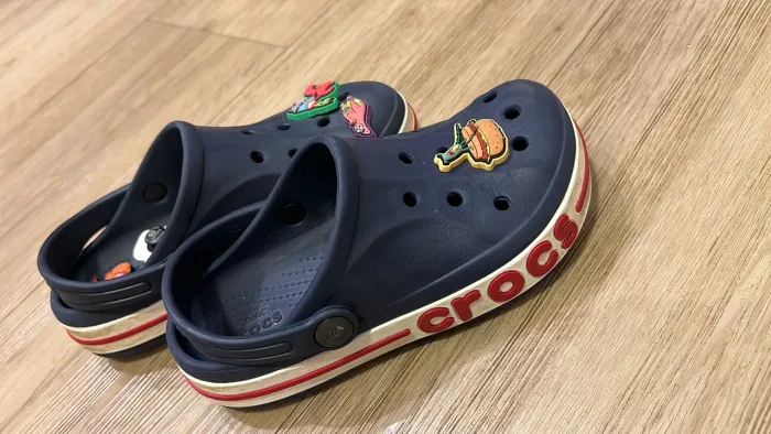 Crocs azul, tamanho j1 (32/33)