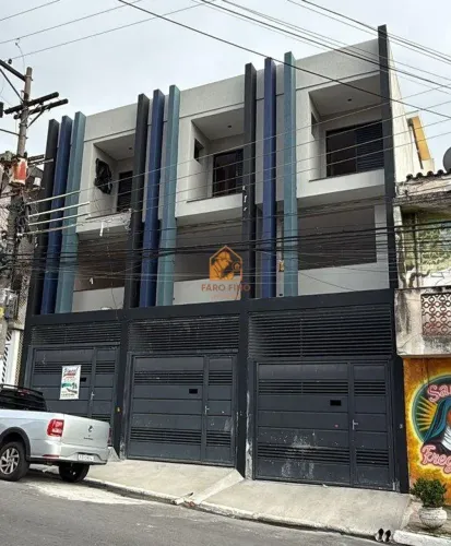 Sobrado novo à venda na Freguesia do Ó com 107m², 2 suítes, escritório, quintal e 2 vagas.