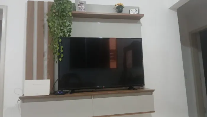 Rack de TV suspenso 